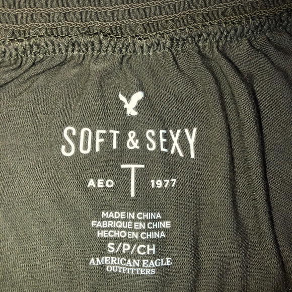 Soft & sexy off the shoulder - Picture 3 of 3